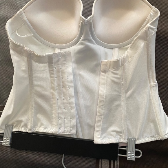 Jezebel - Picture 2 of 4